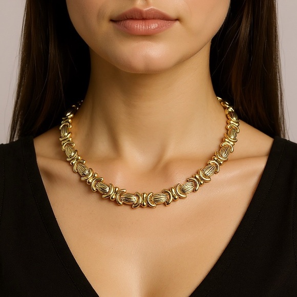 Vintage Nina Ricci for AVON Gold Tone Scarab Necklace - Picture 1 of 6